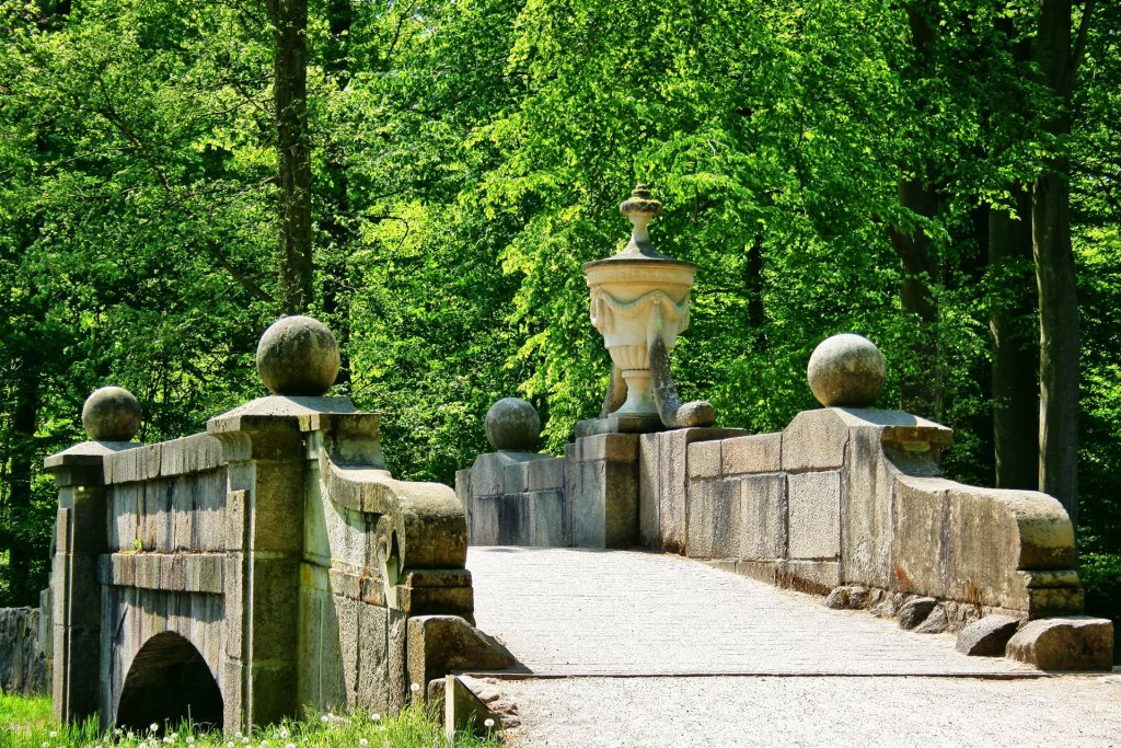 Steinbrücke im Schlosspark Ludwigslust